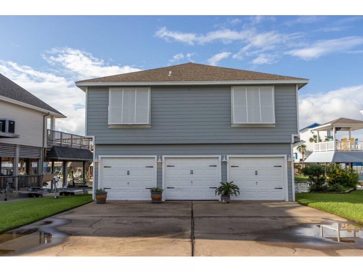 Picture of Home For Sale in Tiki Island, Texas, United States