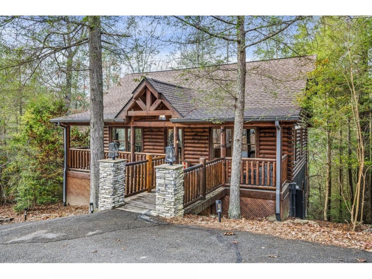 Picture of Home For Sale in Sevierville, Tennessee, United States