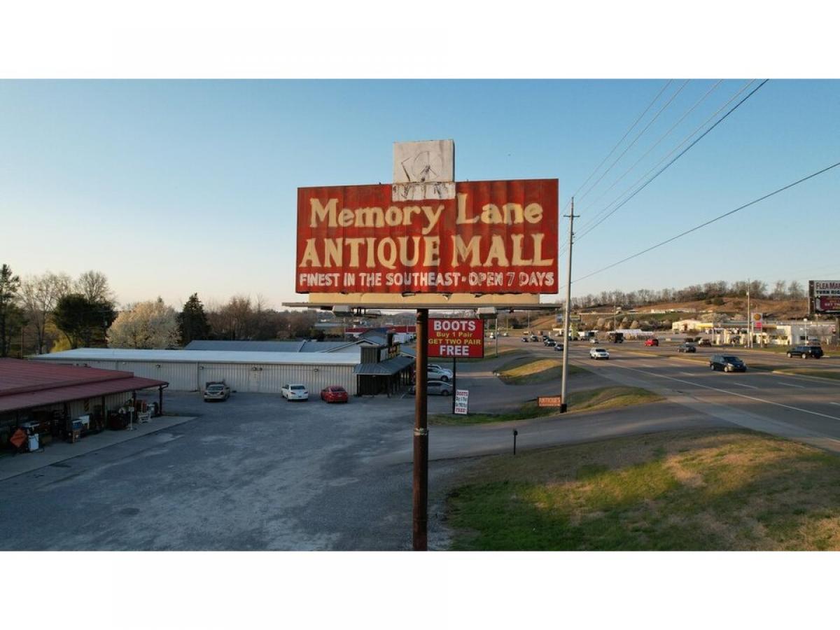 Picture of Home For Sale in Sevierville, Tennessee, United States