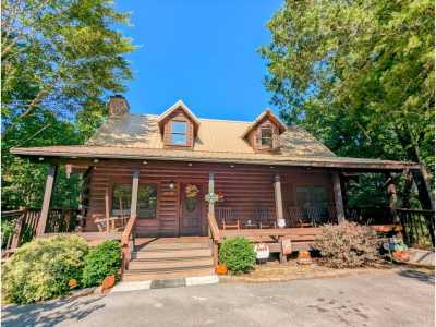 Home For Sale in Pigeon Forge, Tennessee