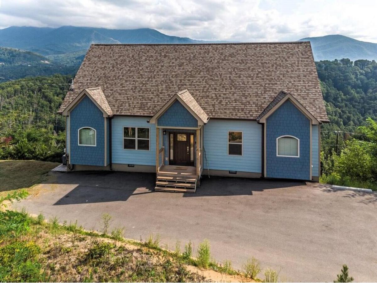 Picture of Home For Sale in Gatlinburg, Tennessee, United States