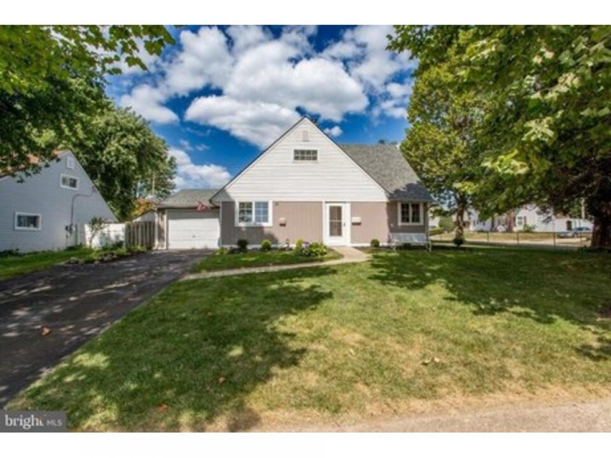 Picture of Home For Sale in Levittown, Pennsylvania, United States