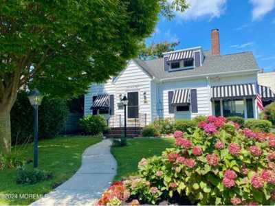 Home For Sale in Spring Lake, New Jersey