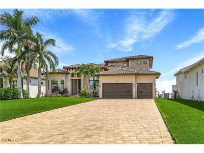 Home For Sale in Cape Coral, Florida