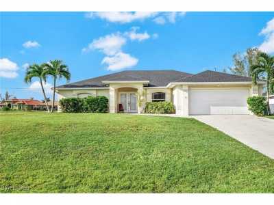 Home For Sale in Cape Coral, Florida