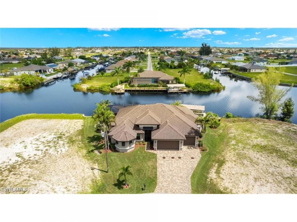 Picture of Home For Sale in Cape Coral, Florida, United States