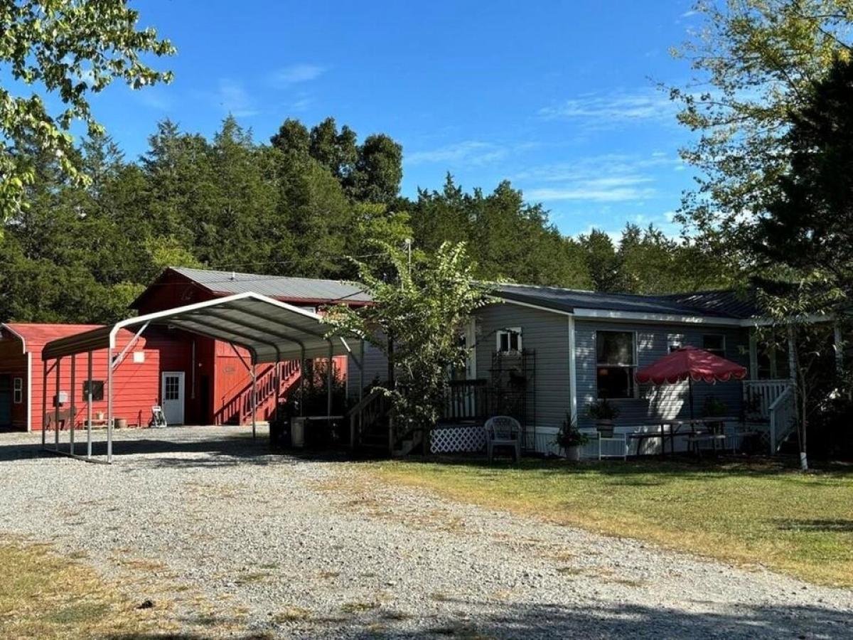 Picture of Home For Sale in Chickamauga, Georgia, United States