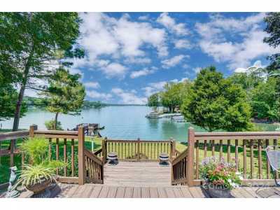 Home For Sale in Lake Wylie, South Carolina