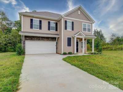 Home For Sale in Statesville, North Carolina