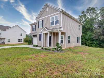 Home For Sale in Statesville, North Carolina