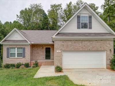 Home For Sale in Statesville, North Carolina