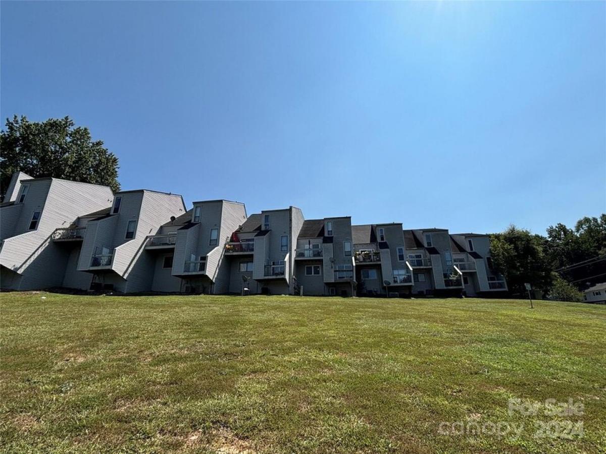 Picture of Home For Sale in Hickory, North Carolina, United States