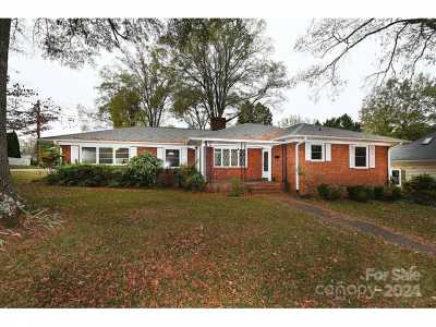 Home For Sale in Newton, North Carolina