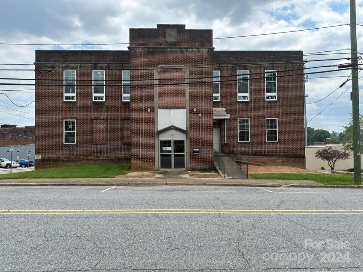 Picture of Home For Sale in Lenoir, North Carolina, United States