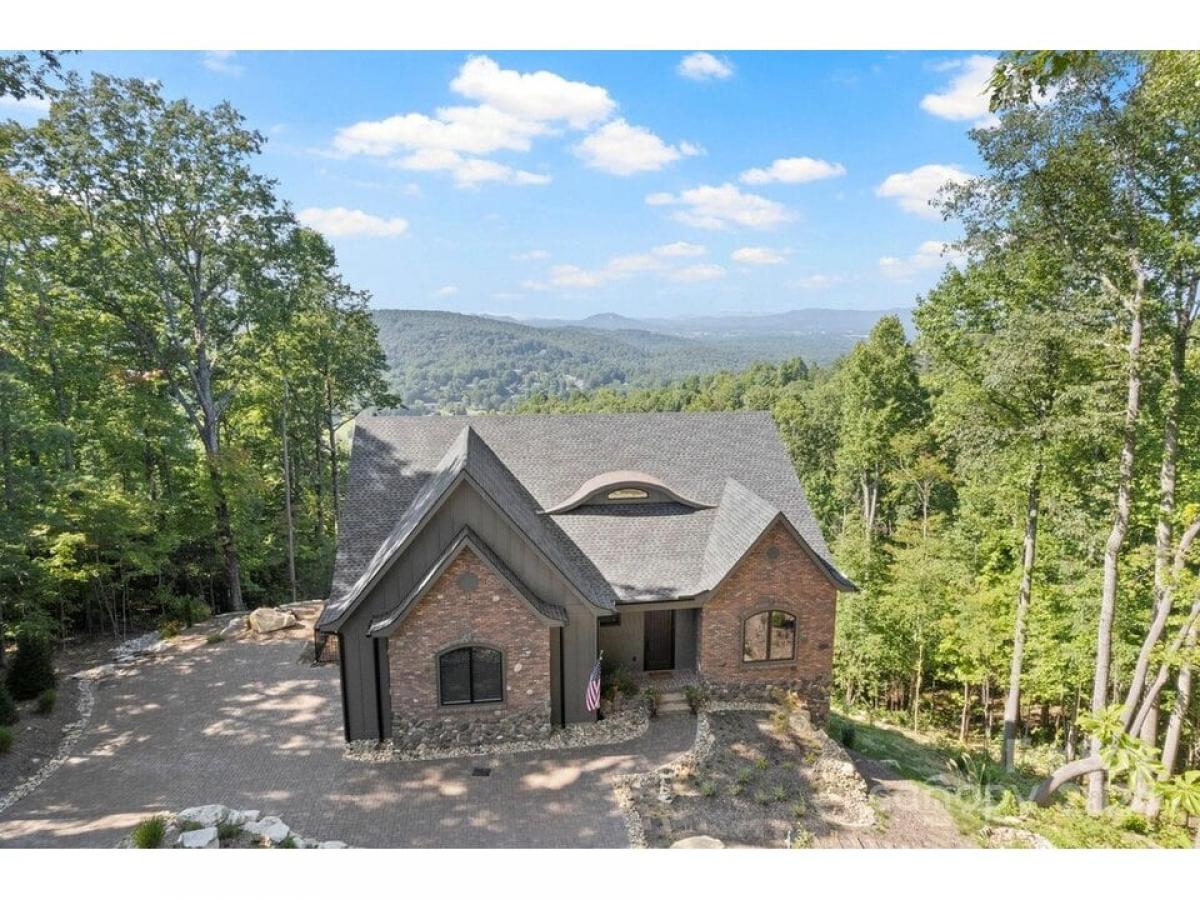 Picture of Home For Sale in Flat Rock, North Carolina, United States