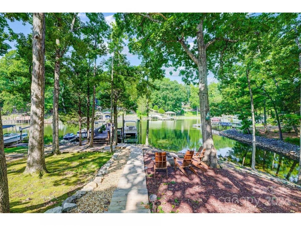 Picture of Home For Sale in Lake Wylie, South Carolina, United States