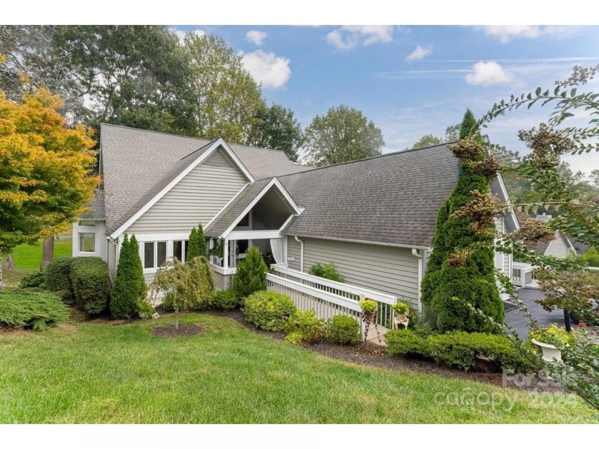 Picture of Home For Sale in Flat Rock, North Carolina, United States