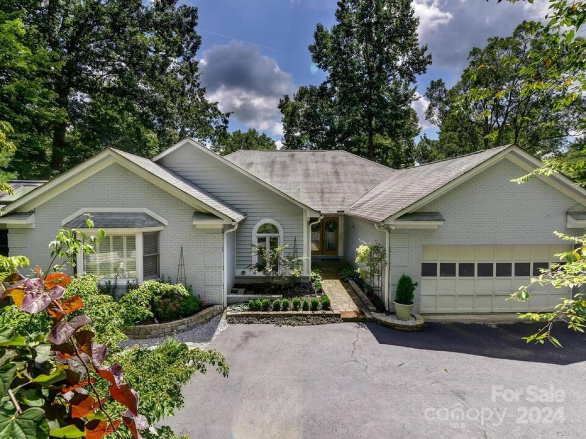 Picture of Home For Sale in Flat Rock, North Carolina, United States