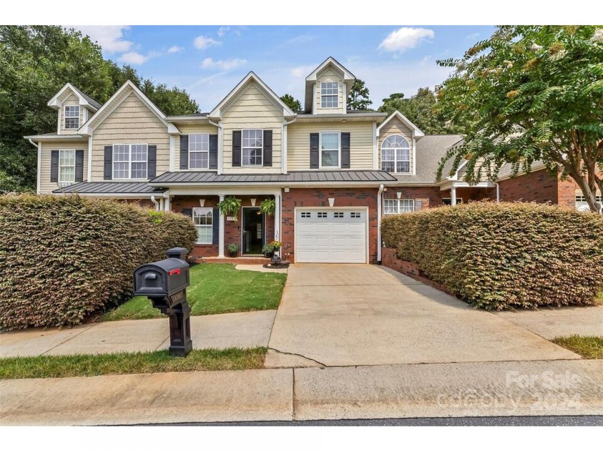 Picture of Home For Sale in Hickory, North Carolina, United States