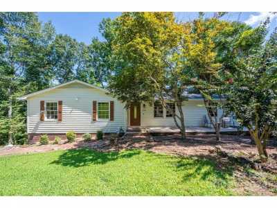 Home For Sale in Bessemer City, North Carolina