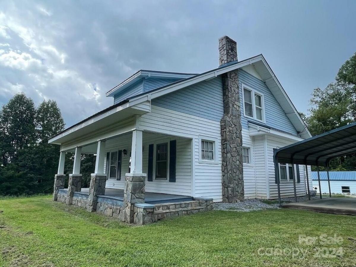 Picture of Home For Sale in Lenoir, North Carolina, United States