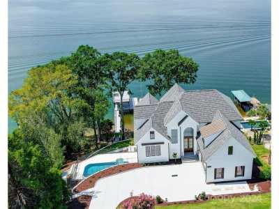 Home For Sale in Tega Cay, South Carolina