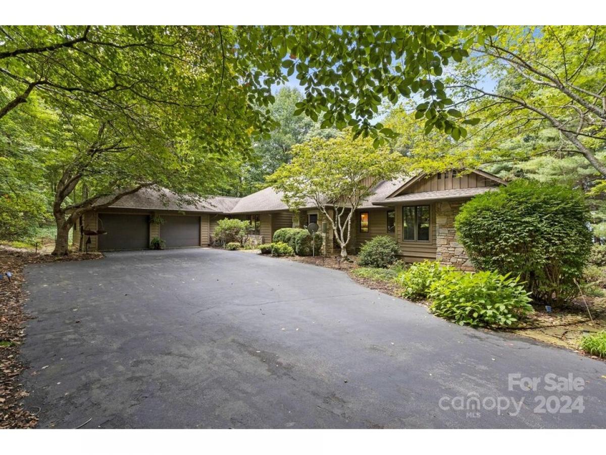 Picture of Home For Sale in Flat Rock, North Carolina, United States