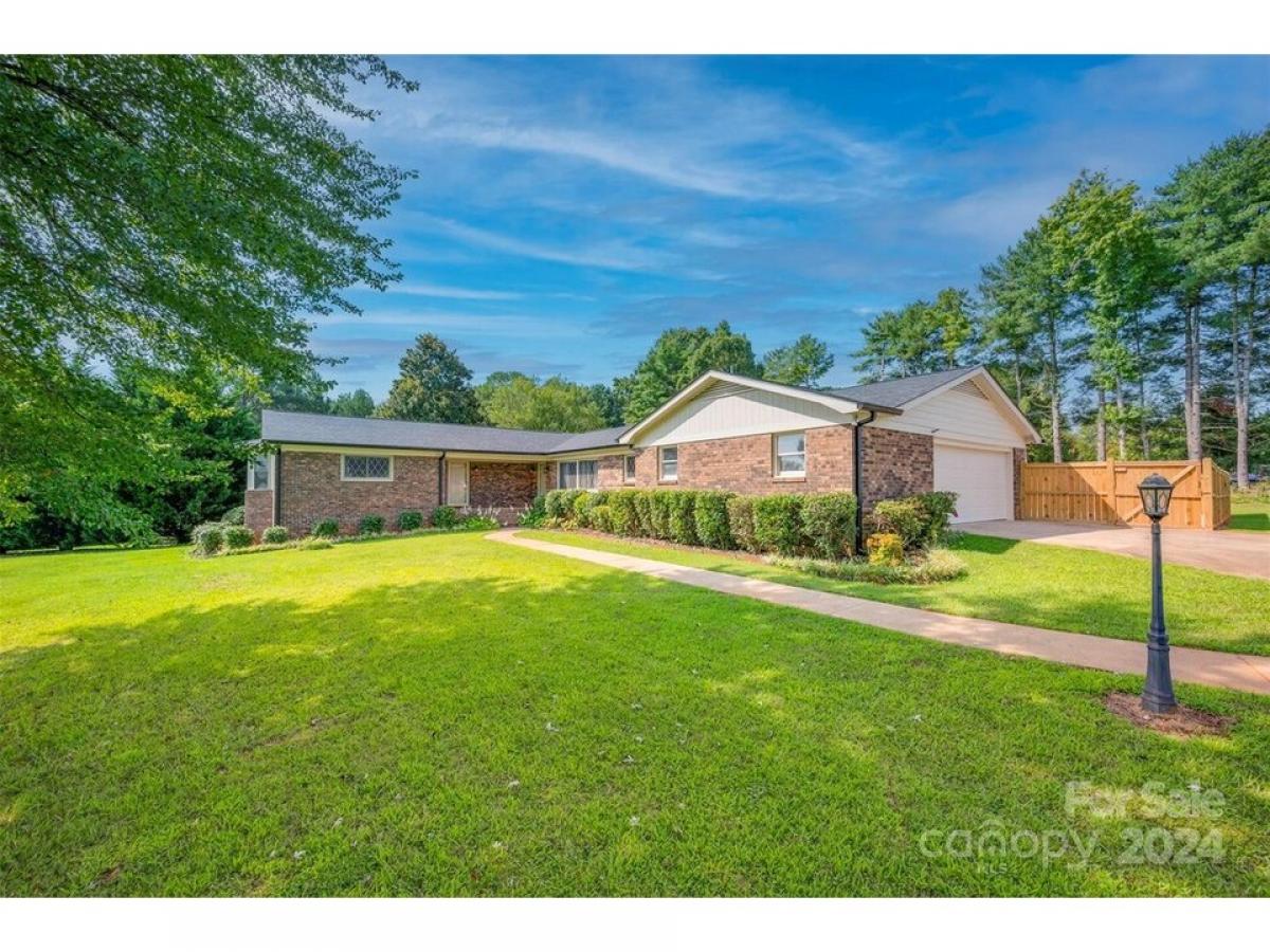 Picture of Home For Sale in Forest City, North Carolina, United States