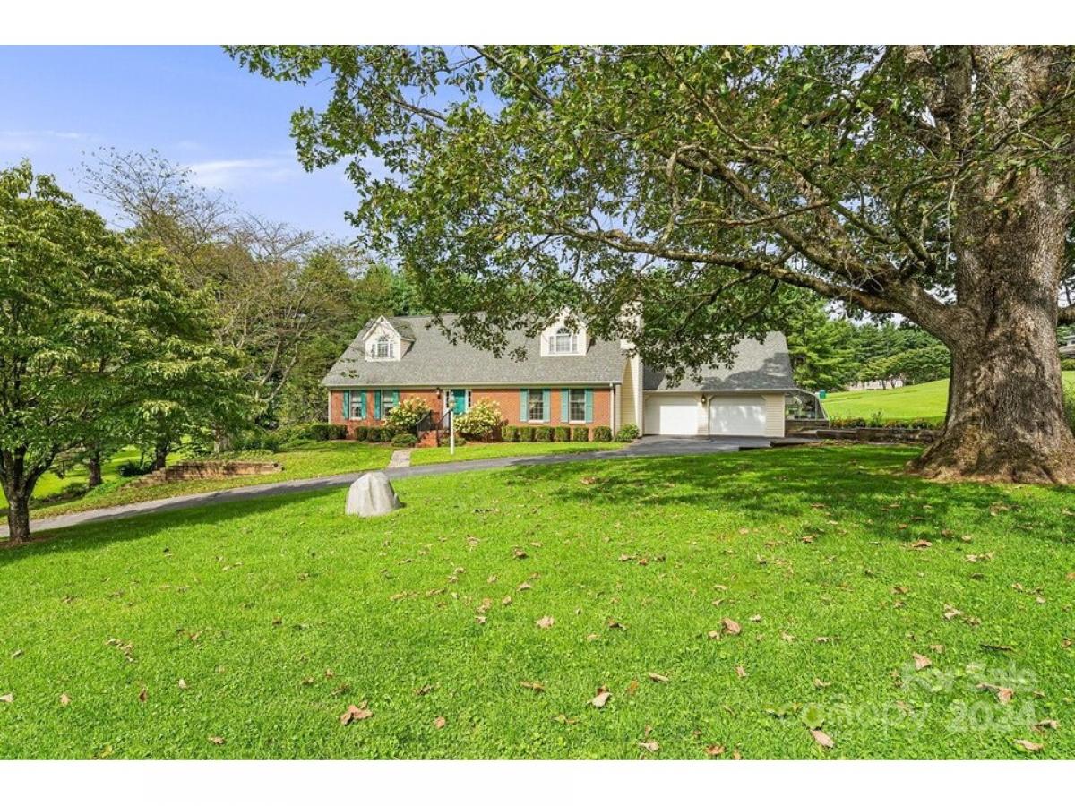 Picture of Home For Sale in Brevard, North Carolina, United States