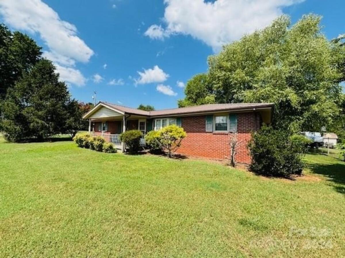 Picture of Home For Sale in Forest City, North Carolina, United States