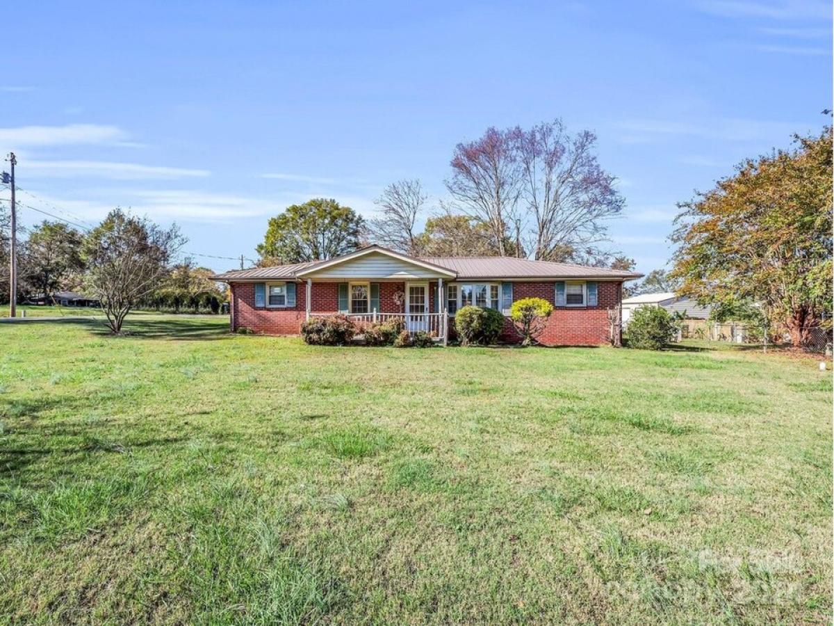 Picture of Home For Sale in Forest City, North Carolina, United States