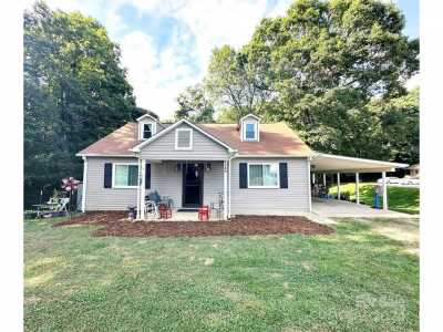 Home For Sale in Lenoir, North Carolina