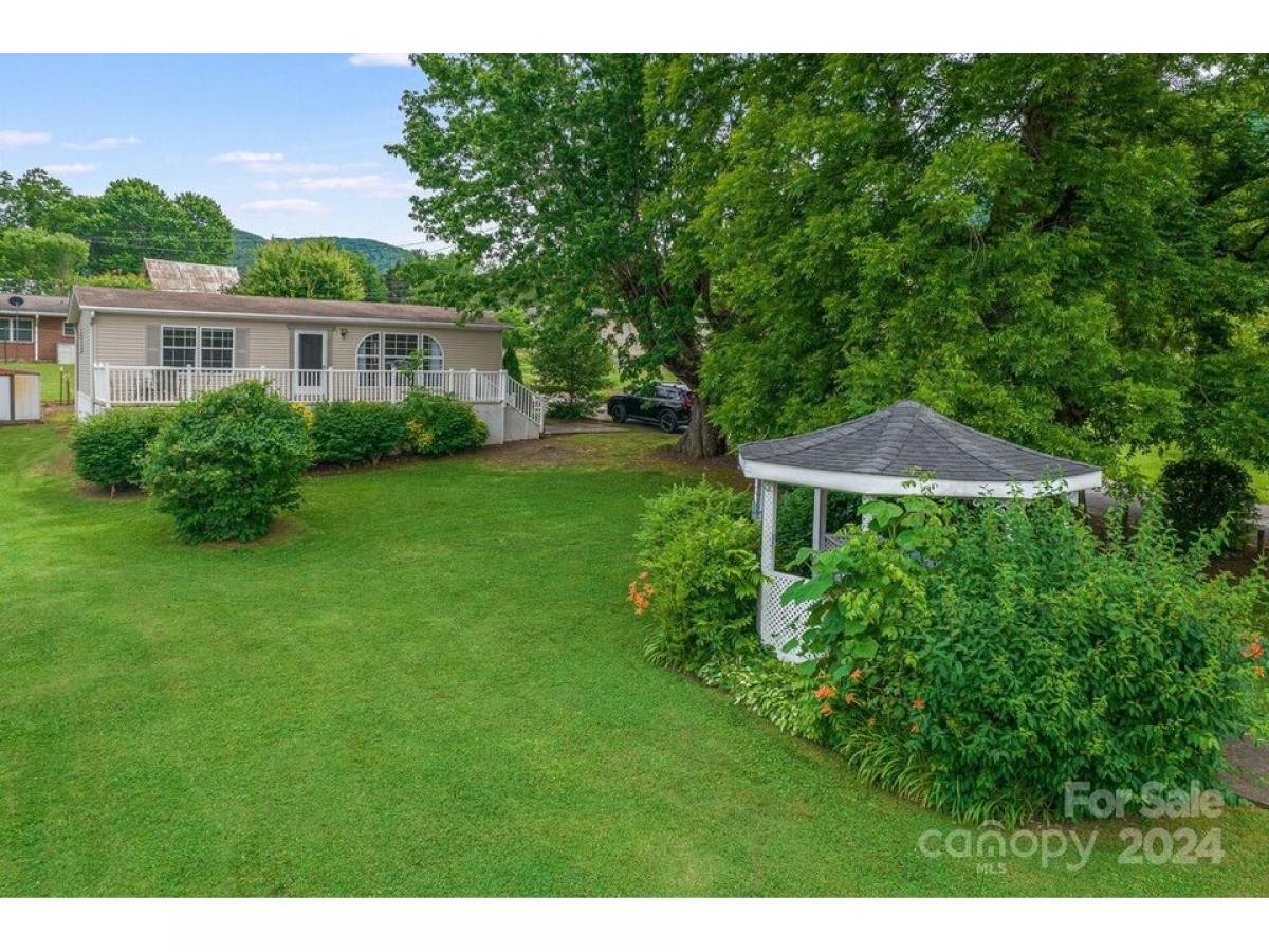 Picture of Home For Sale in Hot Springs, North Carolina, United States