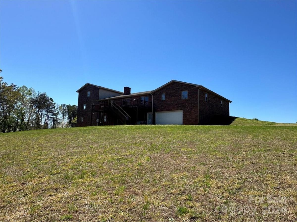 Picture of Home For Sale in Taylorsville, North Carolina, United States