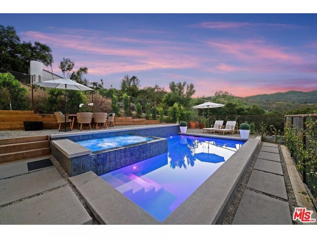 Picture of Home For Sale in Malibu, California, United States