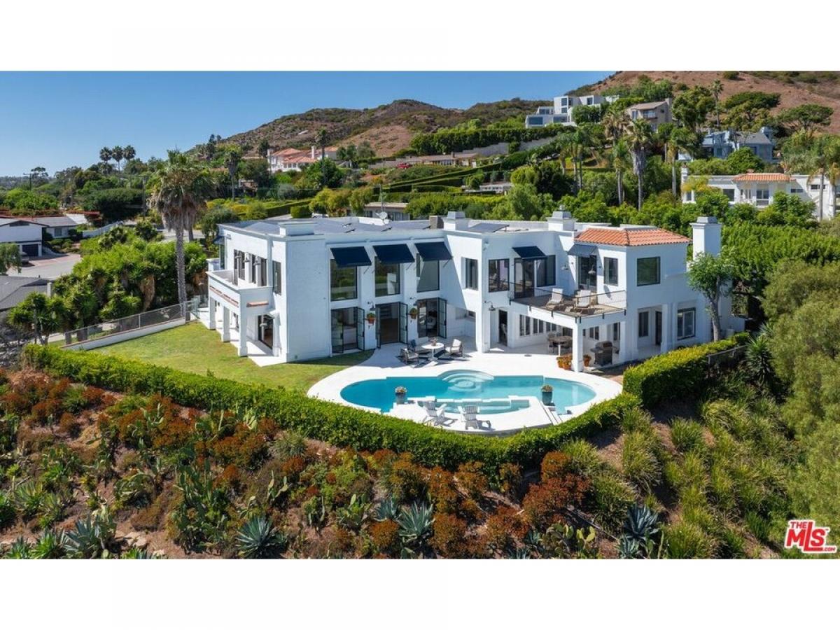 Picture of Home For Sale in Malibu, California, United States