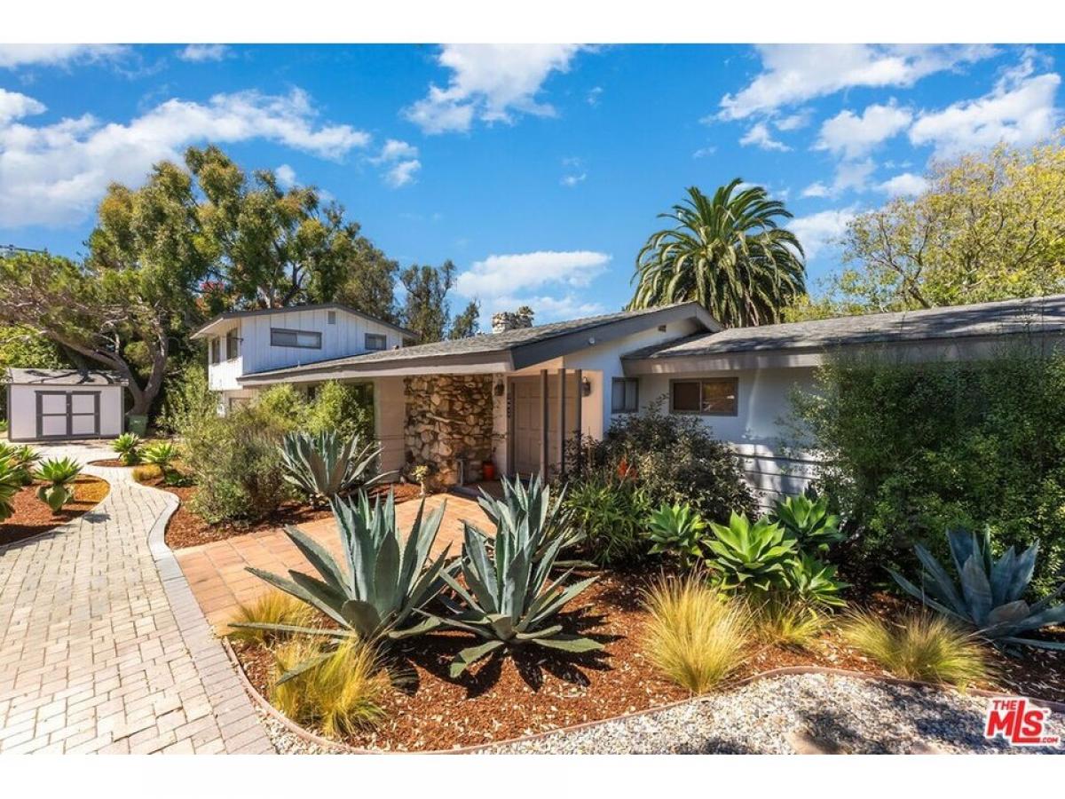 Picture of Home For Sale in Malibu, California, United States