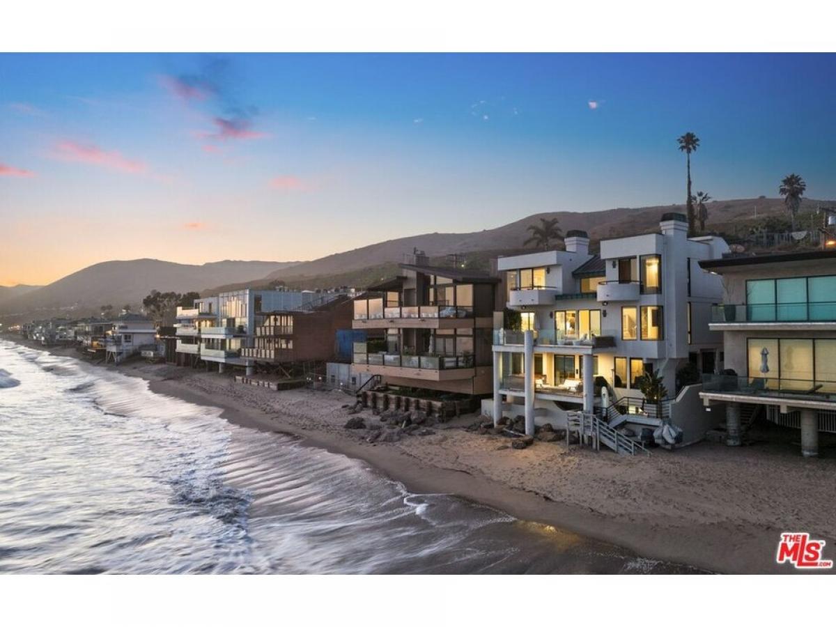 Picture of Home For Sale in Malibu, California, United States