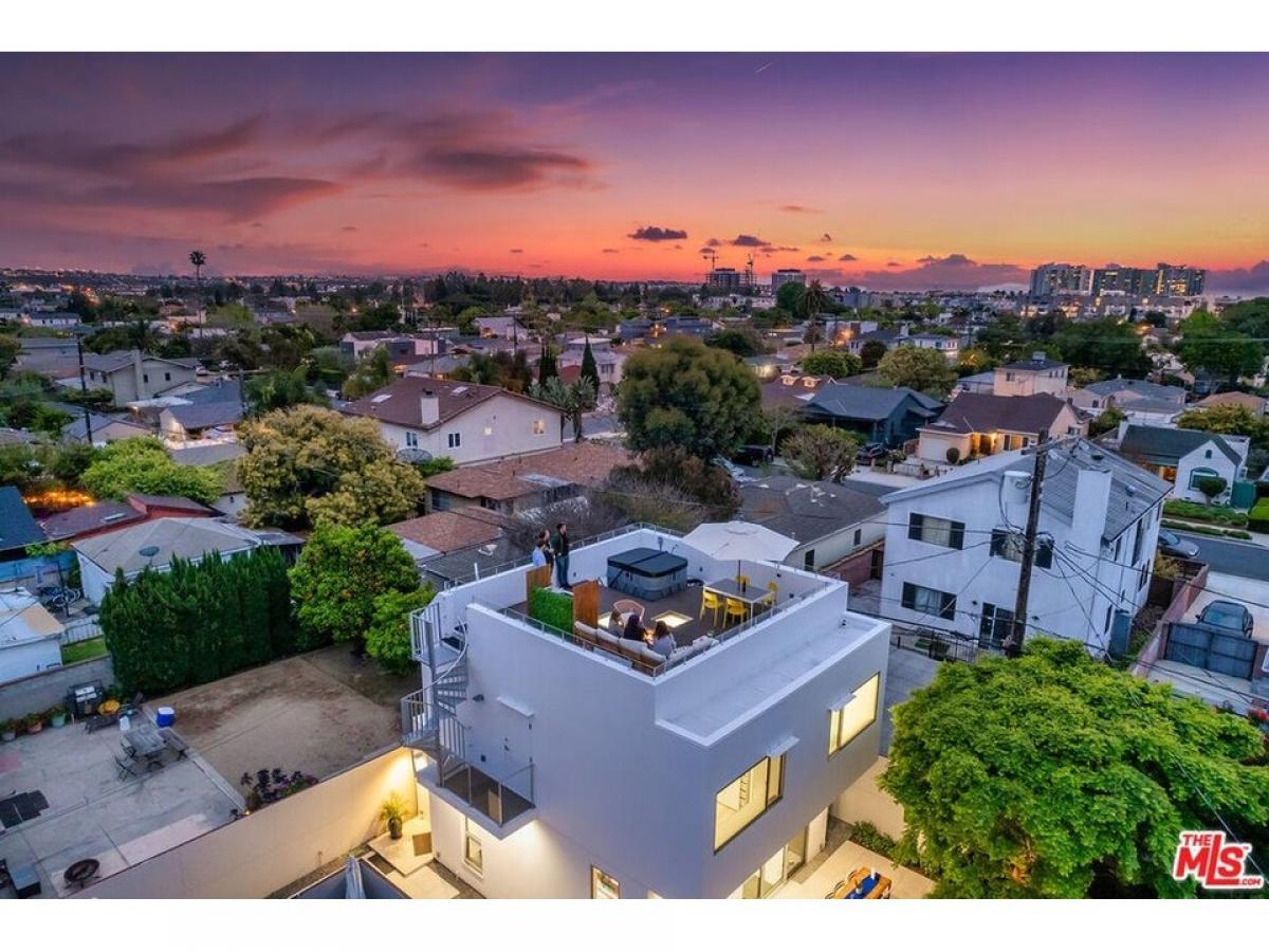 Picture of Home For Sale in Los Angeles, California, United States