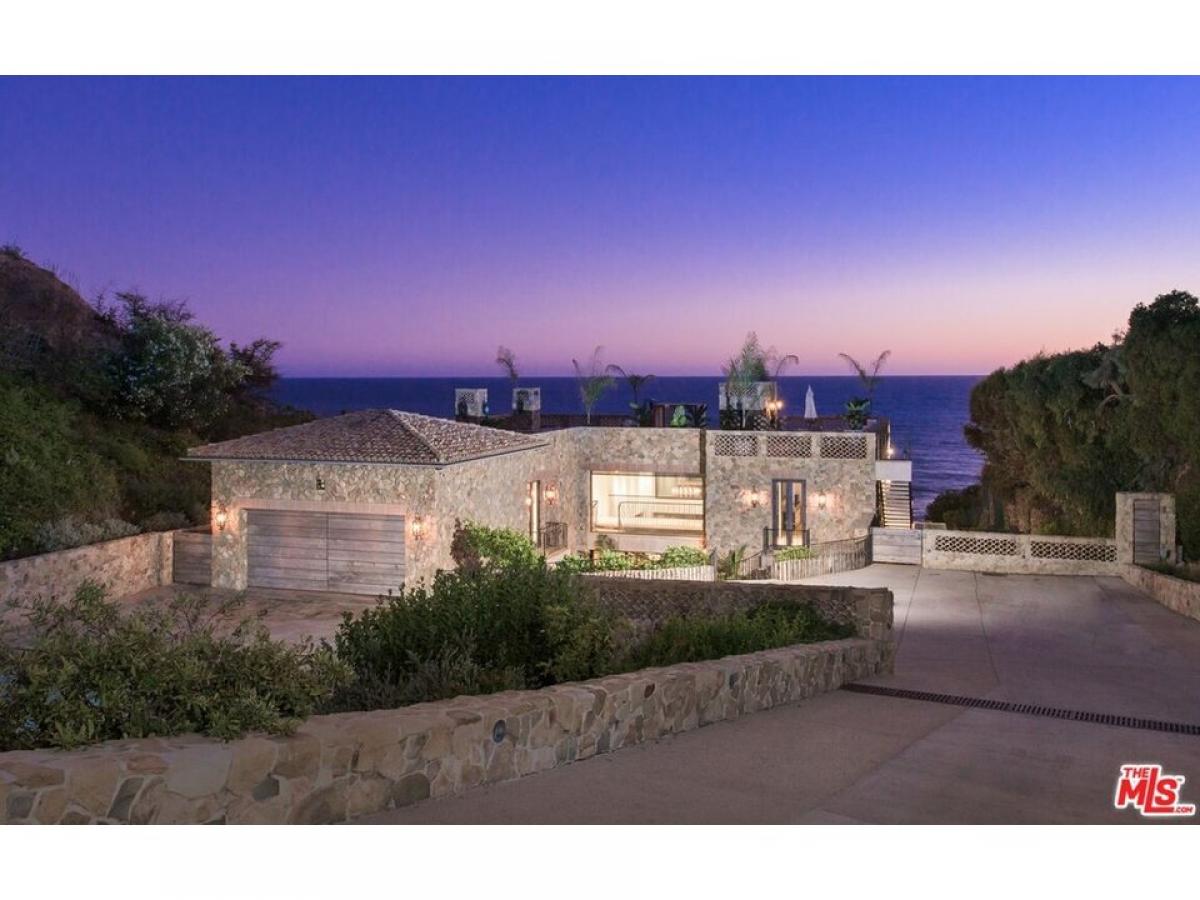 Picture of Home For Sale in Malibu, California, United States