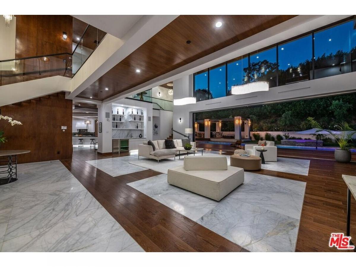 Picture of Home For Sale in Los Angeles, California, United States