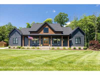 Home For Sale in Signal Mountain, Tennessee