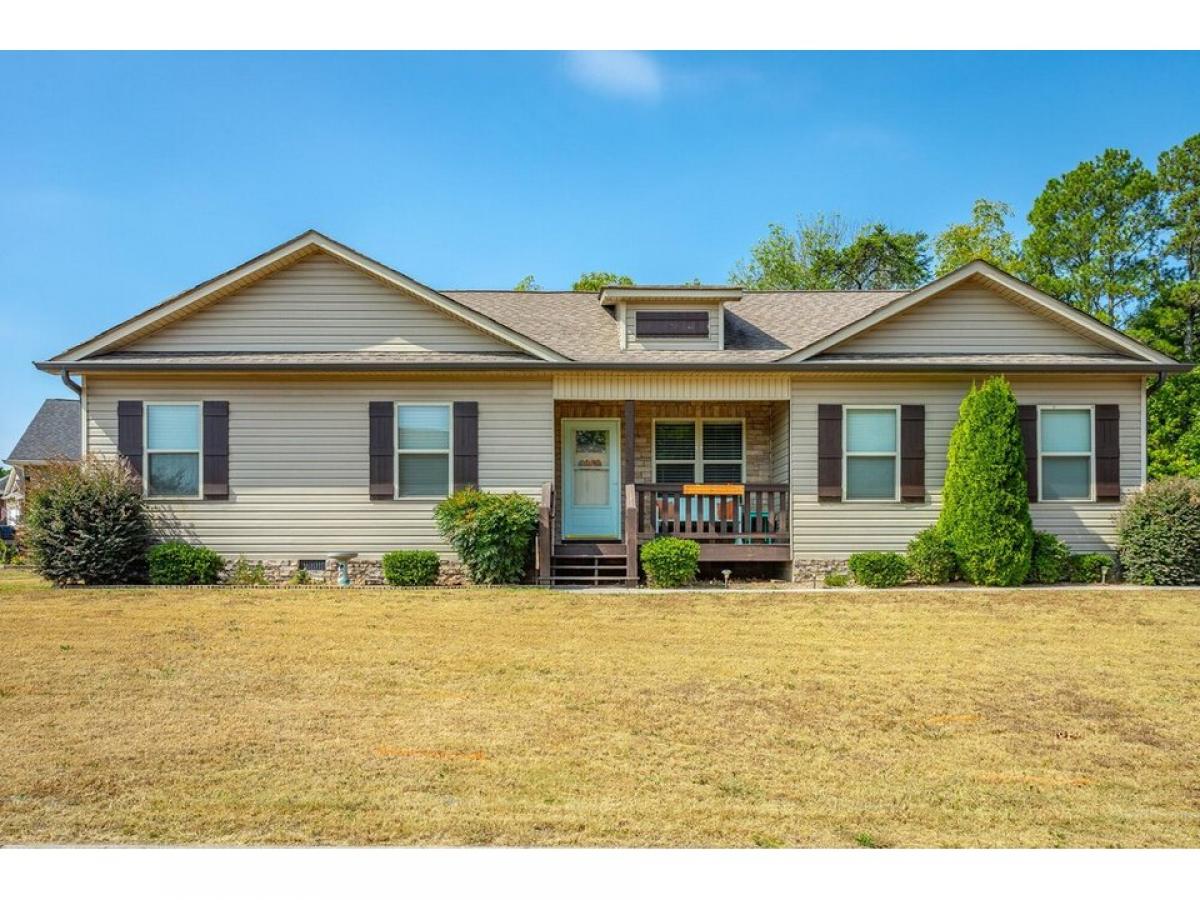 Picture of Home For Sale in Chickamauga, Georgia, United States