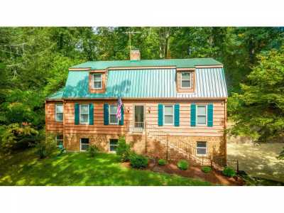 Home For Sale in Signal Mountain, Tennessee