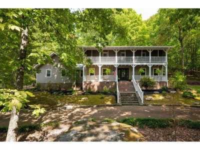 Home For Sale in Signal Mountain, Tennessee