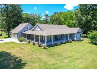 Home For Sale in Trenton, Georgia