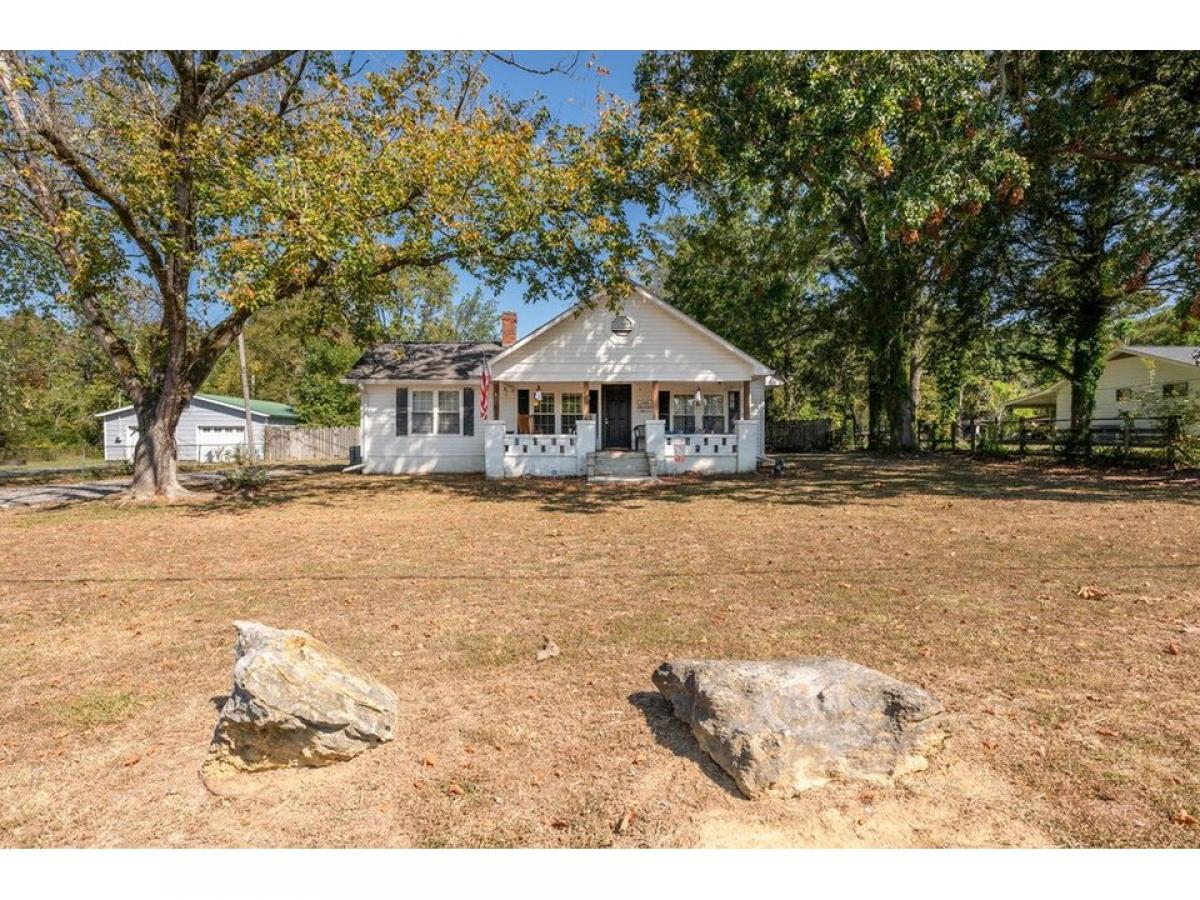 Picture of Home For Sale in Rock Spring, Georgia, United States