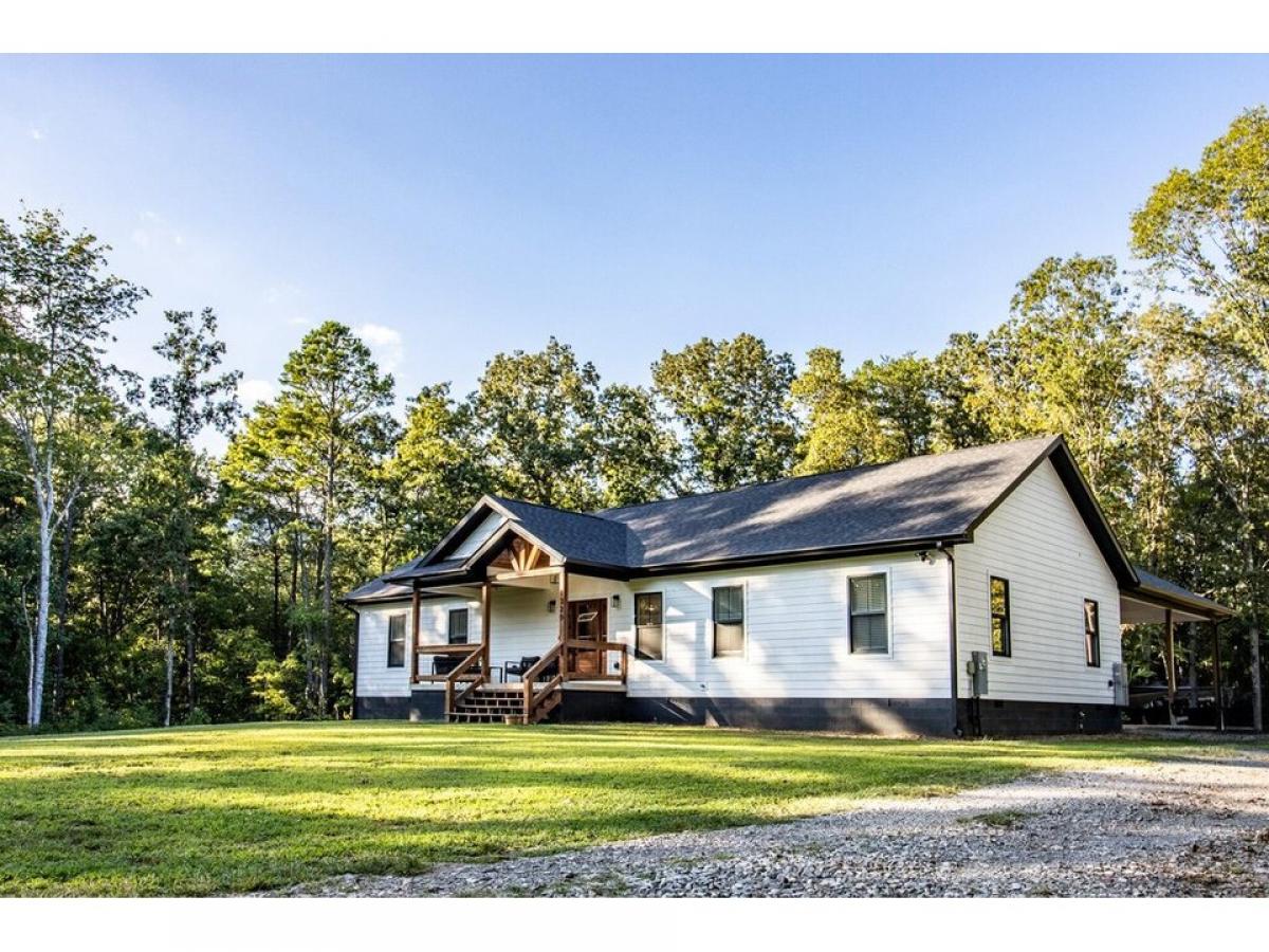 Picture of Home For Sale in Whitwell, Tennessee, United States