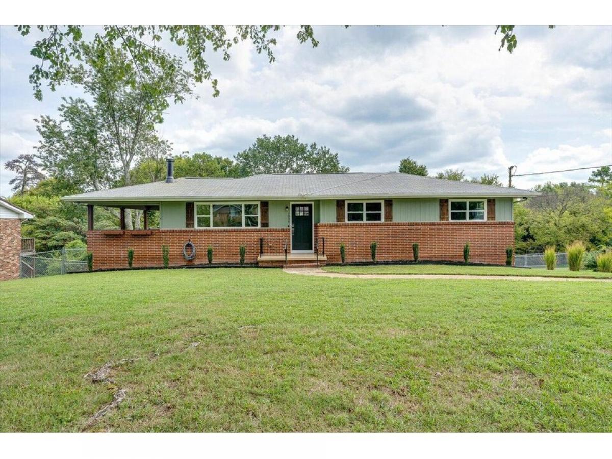 Picture of Home For Sale in Rossville, Georgia, United States