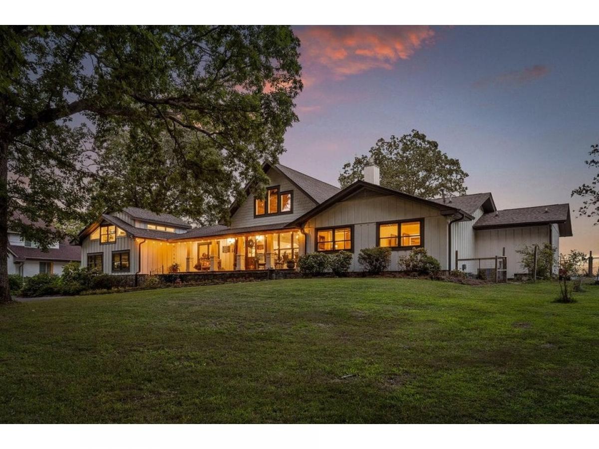 Picture of Home For Sale in Signal Mountain, Tennessee, United States